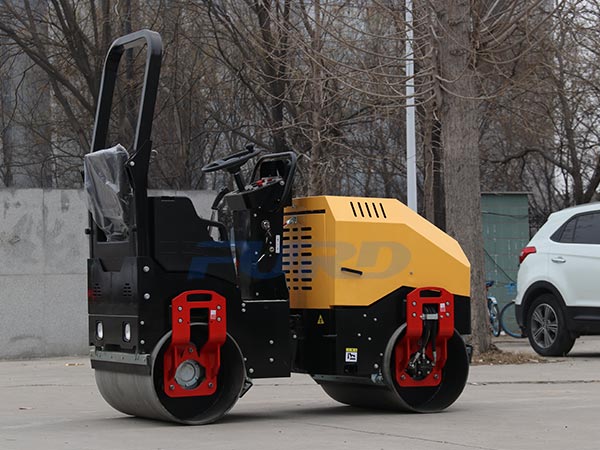 小型壓路機(jī)長(zhǎng)期不使用就能丟下保養(yǎng)嗎？